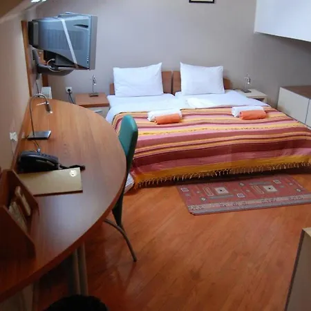 Pensiune Car Royal And Novi Sad